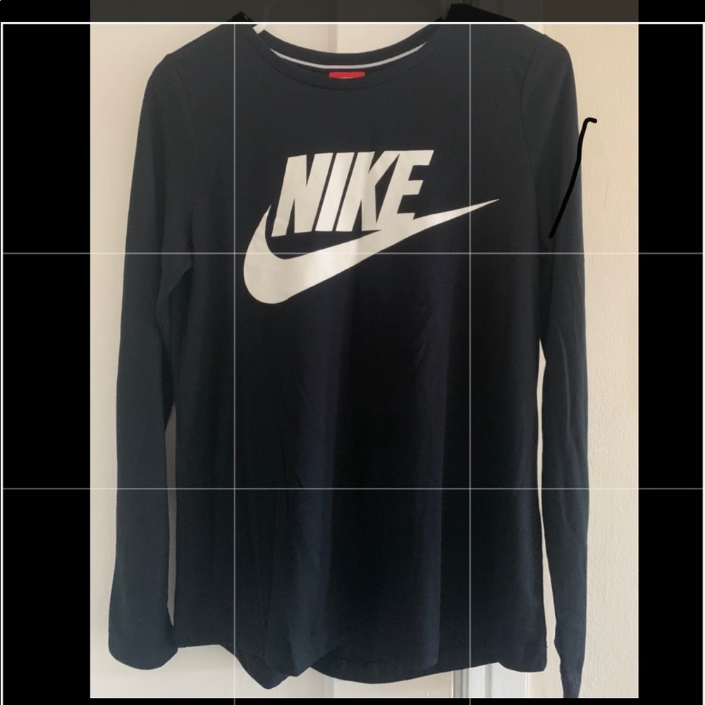 Nike long sleeve shirt. Worn 3 times.